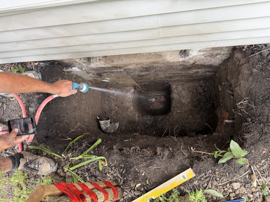Drain test being recorded on a phone for the customer